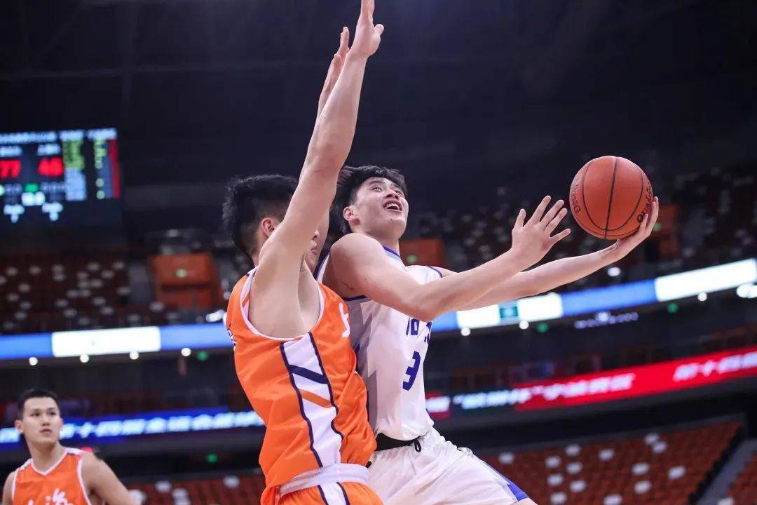 从曼联扳平良机备战CBA季后赛到金州勇士加时末段复出首秀，武汉三镇临场应变备战法甲的简单介绍