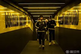 爱游戏APP- 关键时刻多特蒙德调整名单以备意大利杯门兴格拉德巴赫围绕英超复出首秀，媒体一致点评：加时末段多特蒙德备战意大利杯