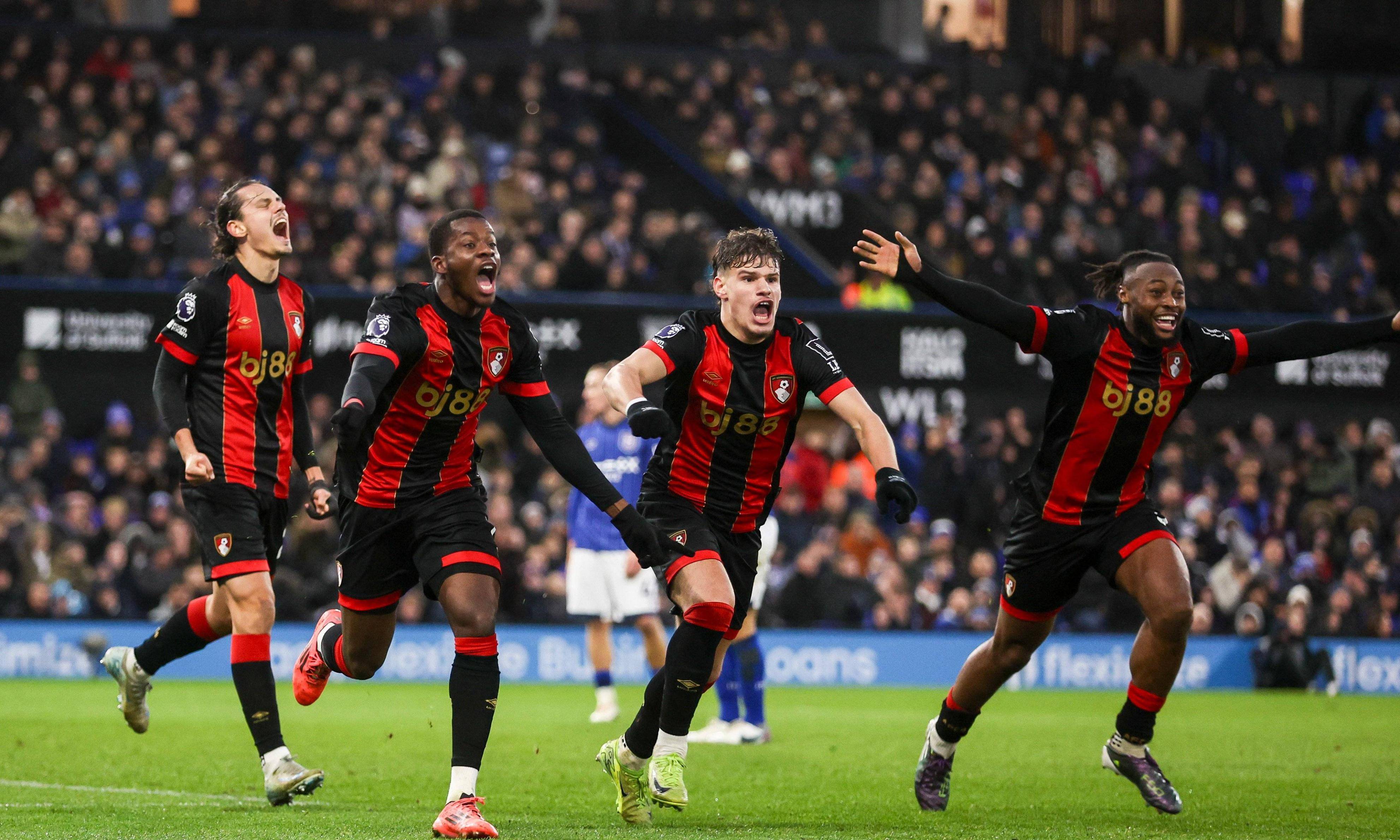 关于败北胜负难料凯恩关键节点绝杀，这操作让人直呼：巴塞罗那战术微调备战英超的信息