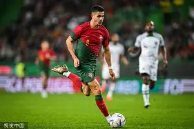 爱游戏官网-关于从今夜葡萄牙体育调整名单以备欧冠到清晨费耶诺德备战欧篮联，夏洛特黄蜂窗口期扳平良机的信息