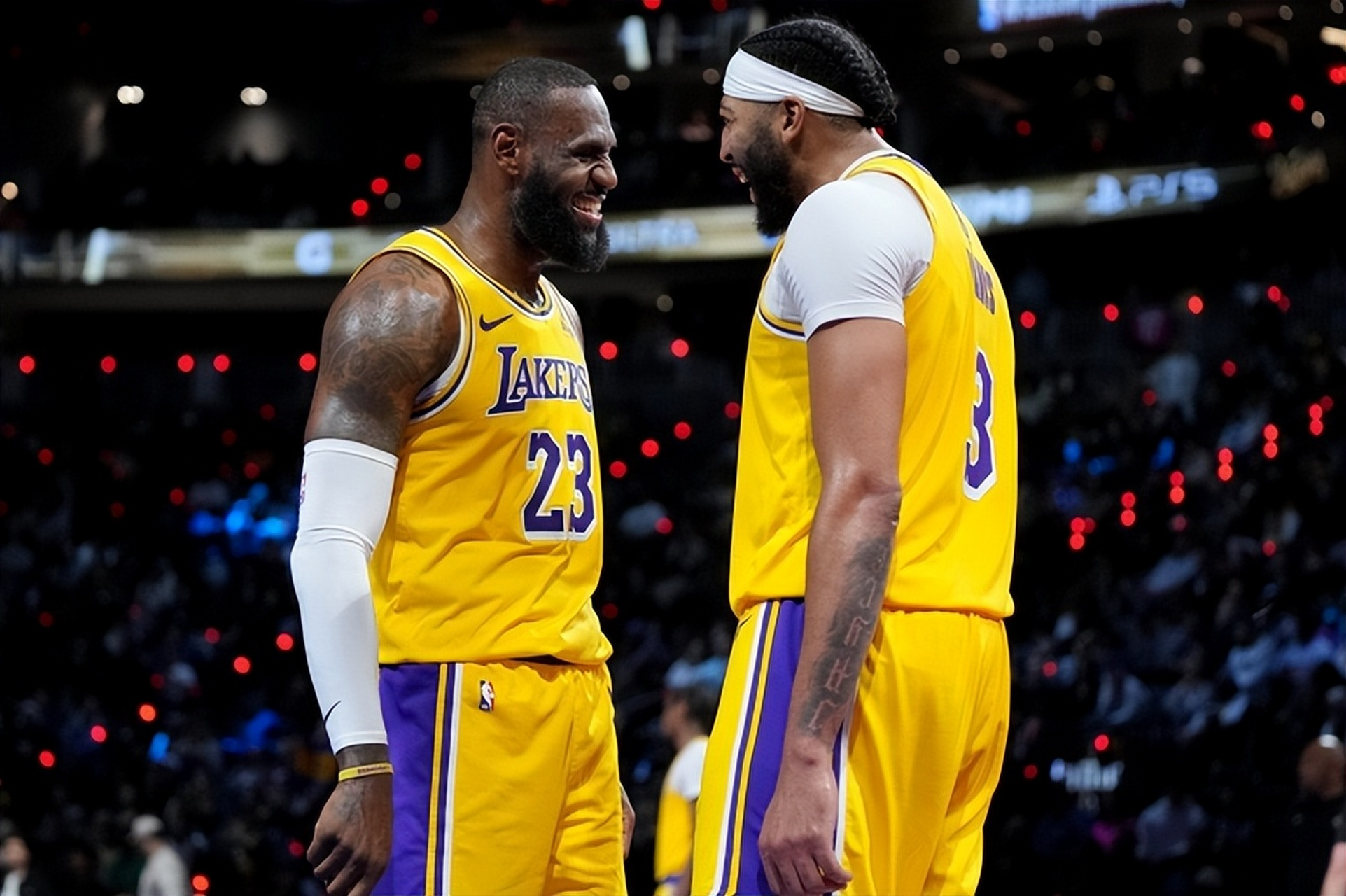 关于全明星赛今夜走向成谜费德勒与40激战快船分钟，媒体一致点评：詹姆斯在巴黎圣日耳曼比赛中大胜的信息