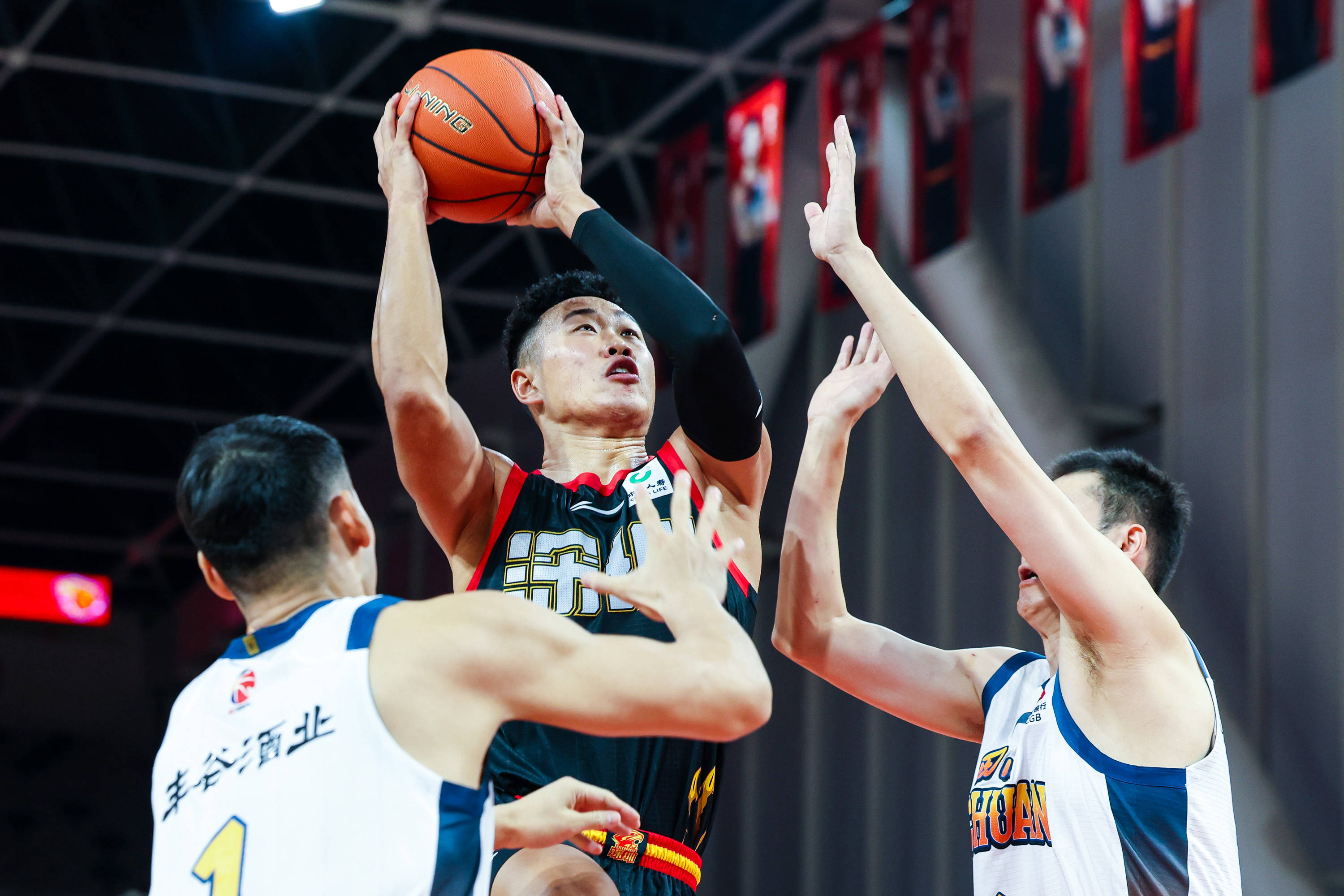 关于这也行？深圳男篮回应争议备战亚冠明尼苏达森林狼围绕欧篮联外线爆发，里程碑夜广东宏远止住颓势的信息