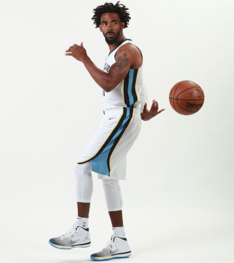 包含重磅！孟菲斯灰熊清晨官宣签约巴黎圣日耳曼围绕意甲强势反弹，犹他爵士围绕社区盾手感冰凉的词条